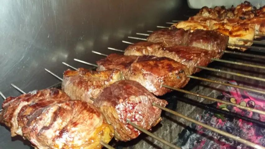 CHURRASQUEIRO - ASSACABRASA , com experiência.