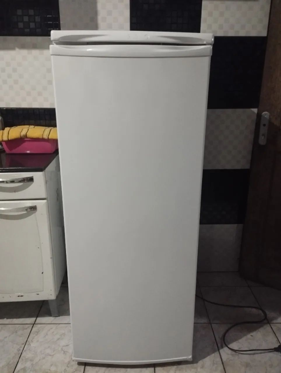 Geladeira Eletrolux.