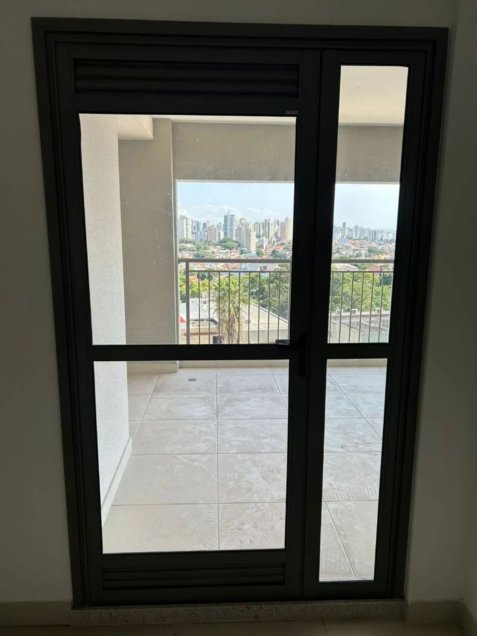 Porta para lavanderia ou área de serviço 1,20x2,14 Direita.
