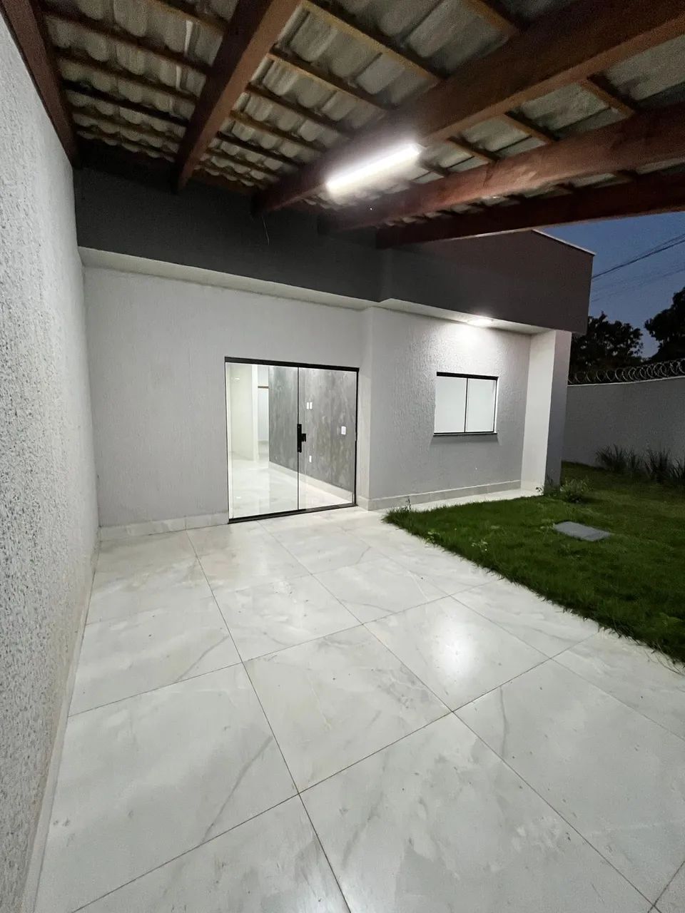 Casa de esquina com 3 quartos -Nova , nunca habitada - Foto 2