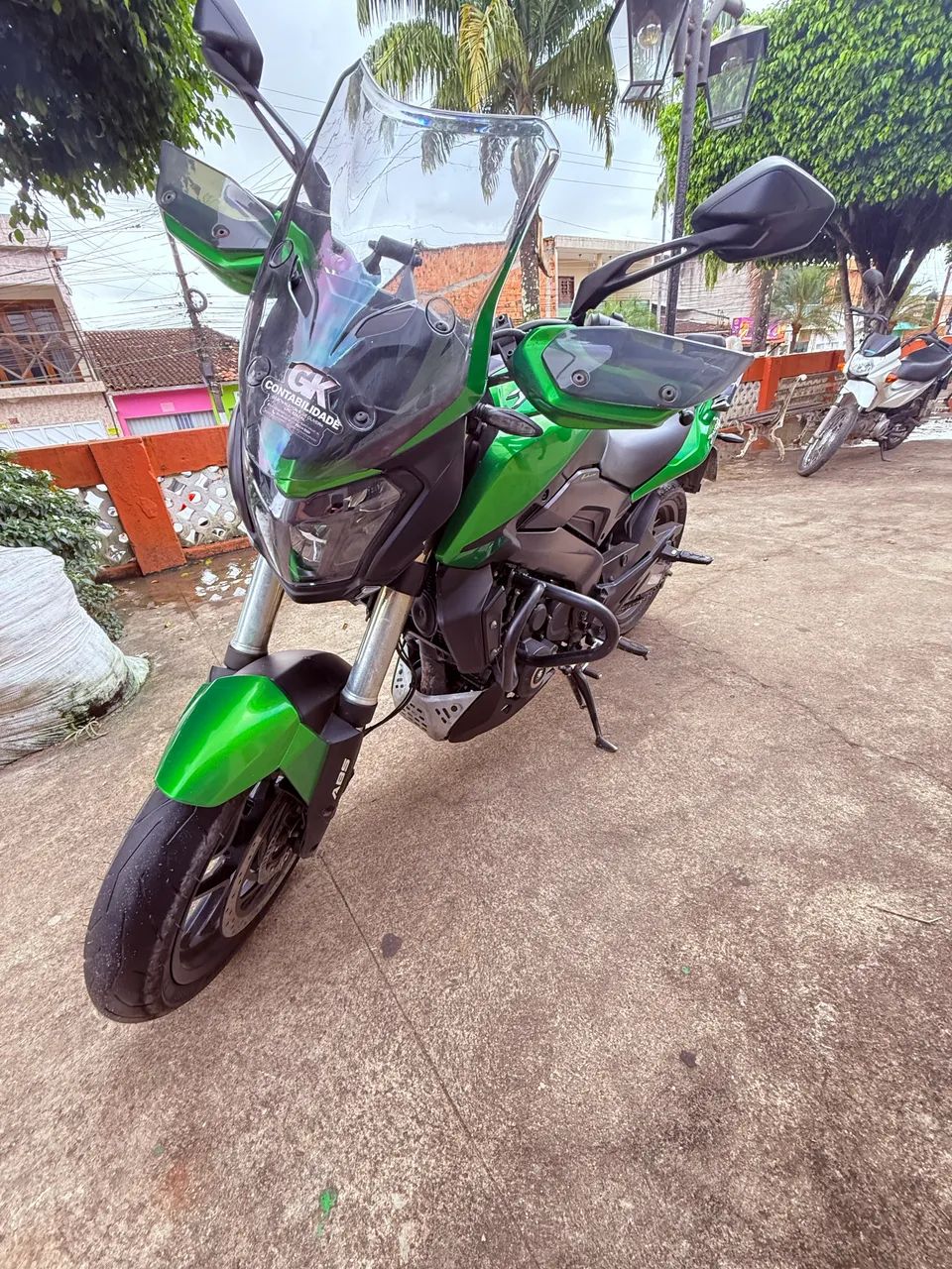 Dominar 400 cc