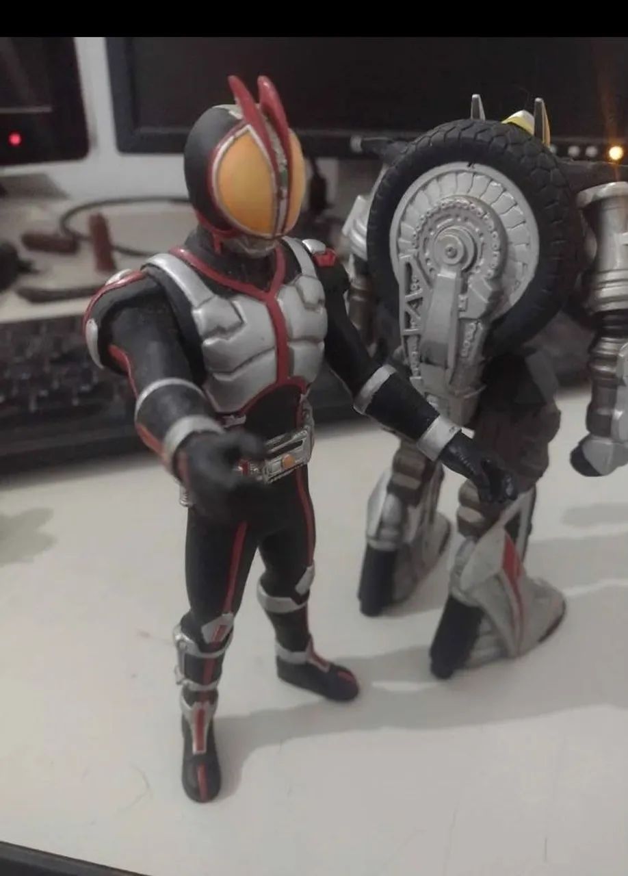 Kamen rider Faiz e Auto Vajin  - Foto 3