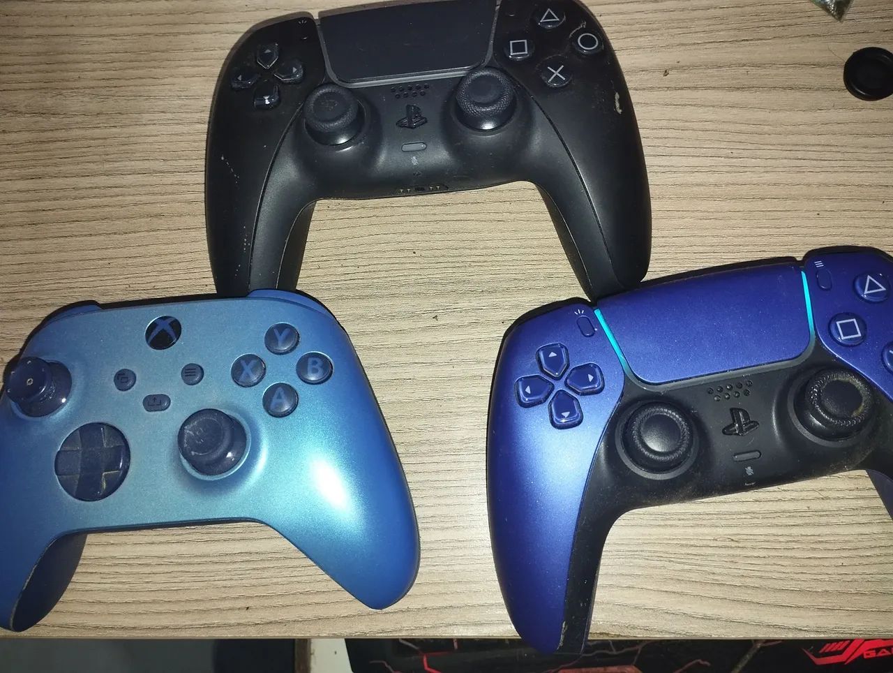 3 Controles com Defeito (2 PS5 + 1 Xbox Series Azul Cobalto) - Para Conserto