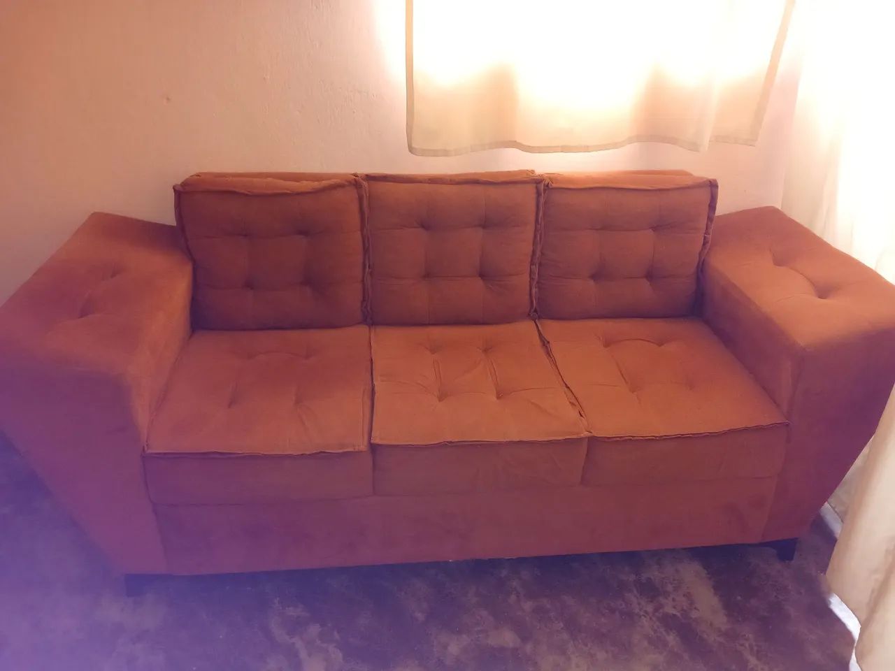Sofá três lugares novo