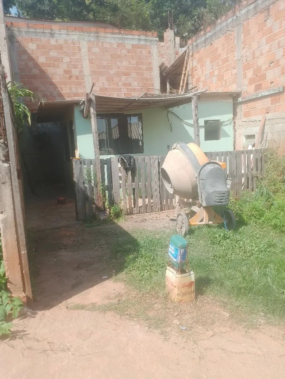 Vendesse lote já com uma casa  - Foto 4