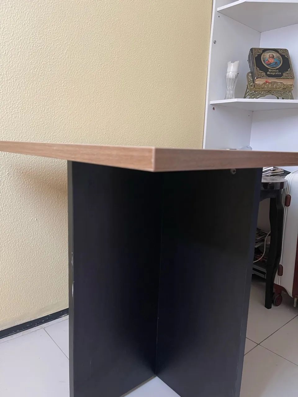 Mesa com tampo de madeira  - Foto 4