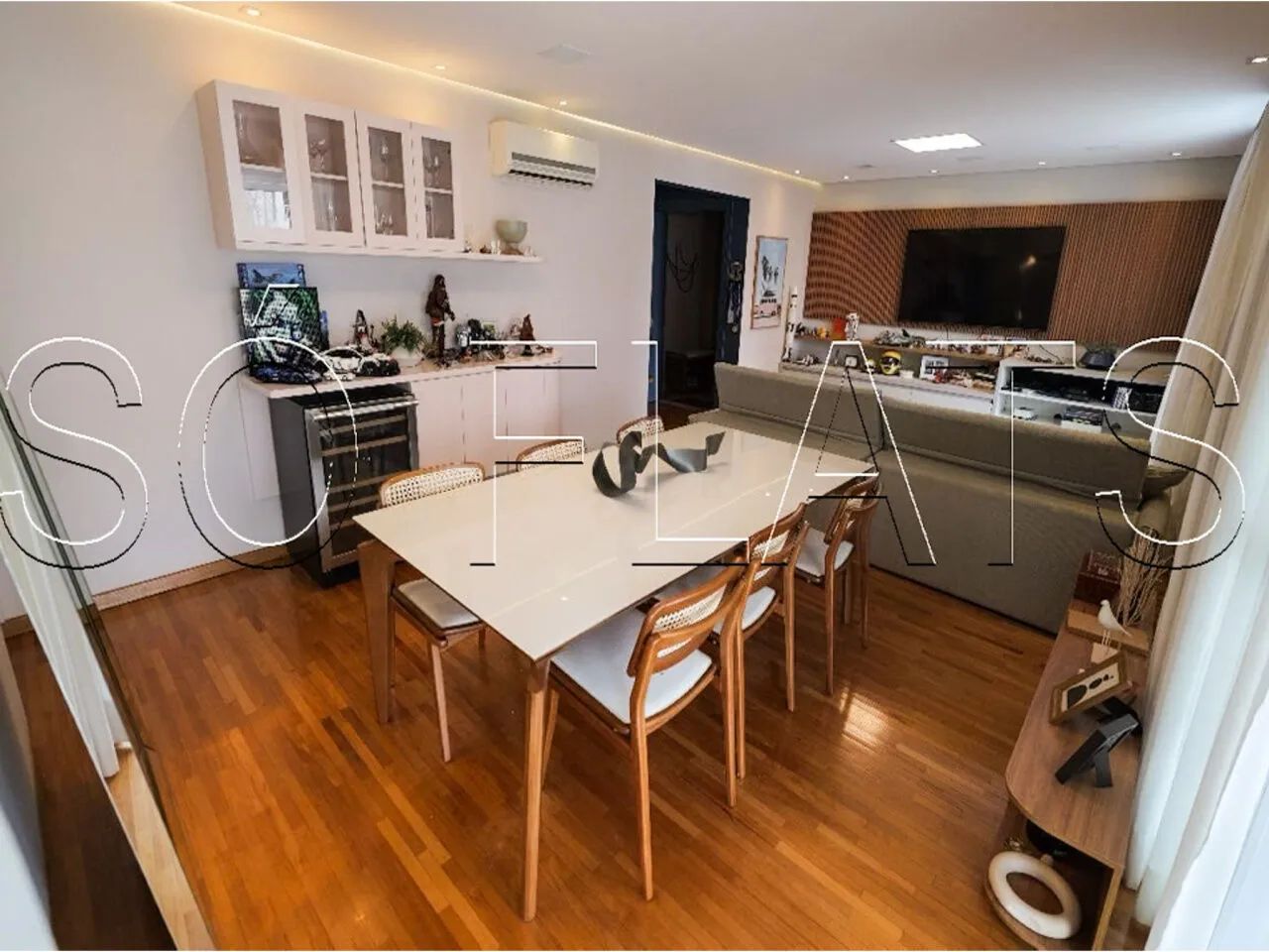 Alto padrão 210m² 4 suítes 3 vagas na Vila Olímpia mobiliado