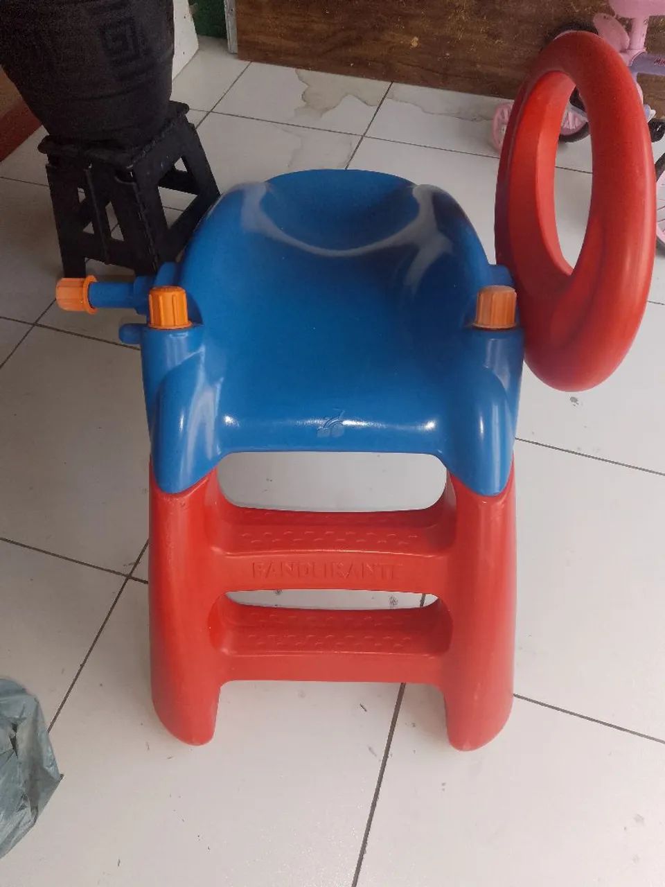 Escorrego infantil 