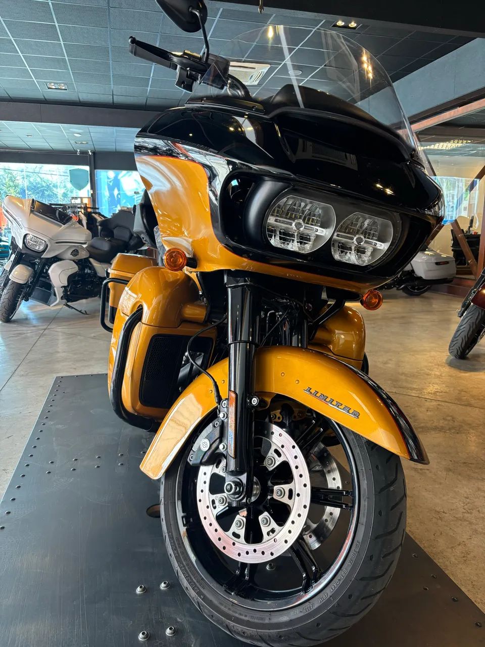 Harley-Davidson Road Glide Limited  - Foto 4