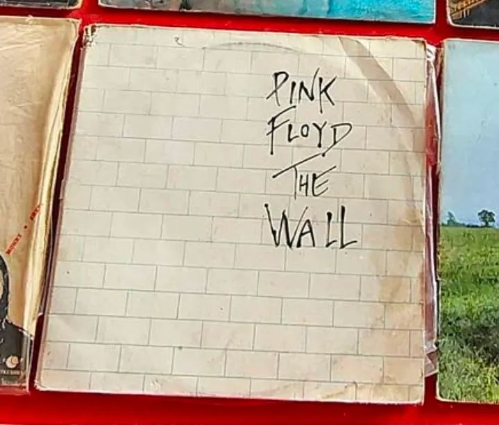 LP.  Pink Floyd.    THE WALL.    