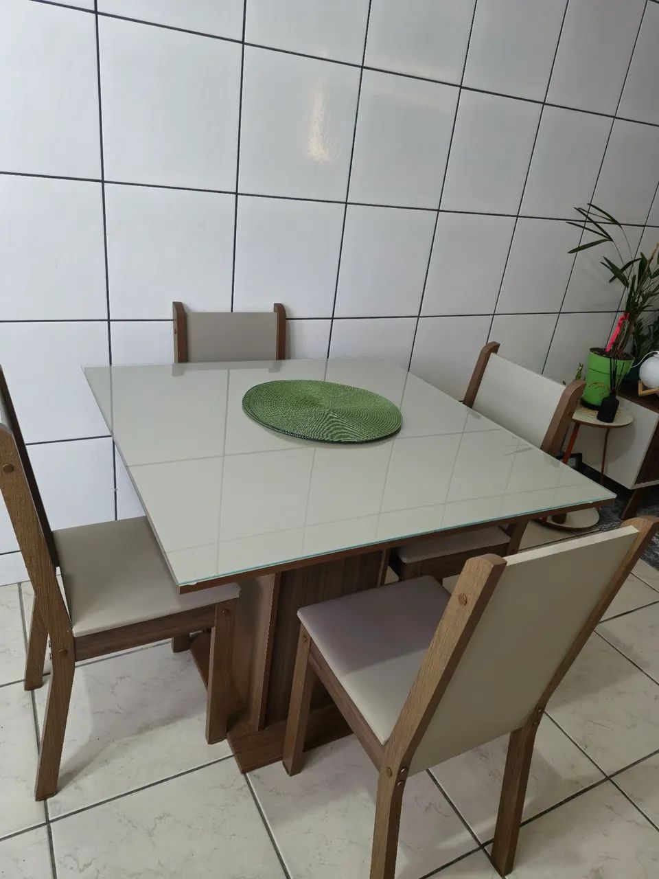 Mesa 4 lugares com tampa de vidro 