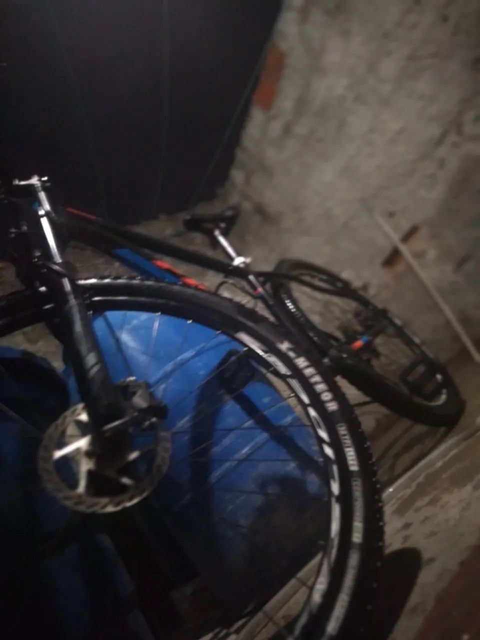 Bicicleta aro 29 preta - Foto 4