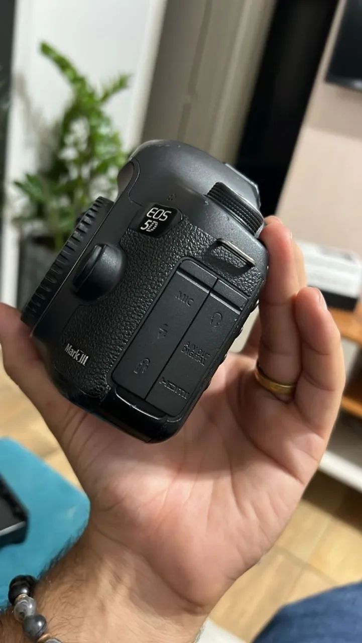 Camera canon 5d mark3 + lente 50mm 1.8 e grip para 2 baterias  15k cliques 