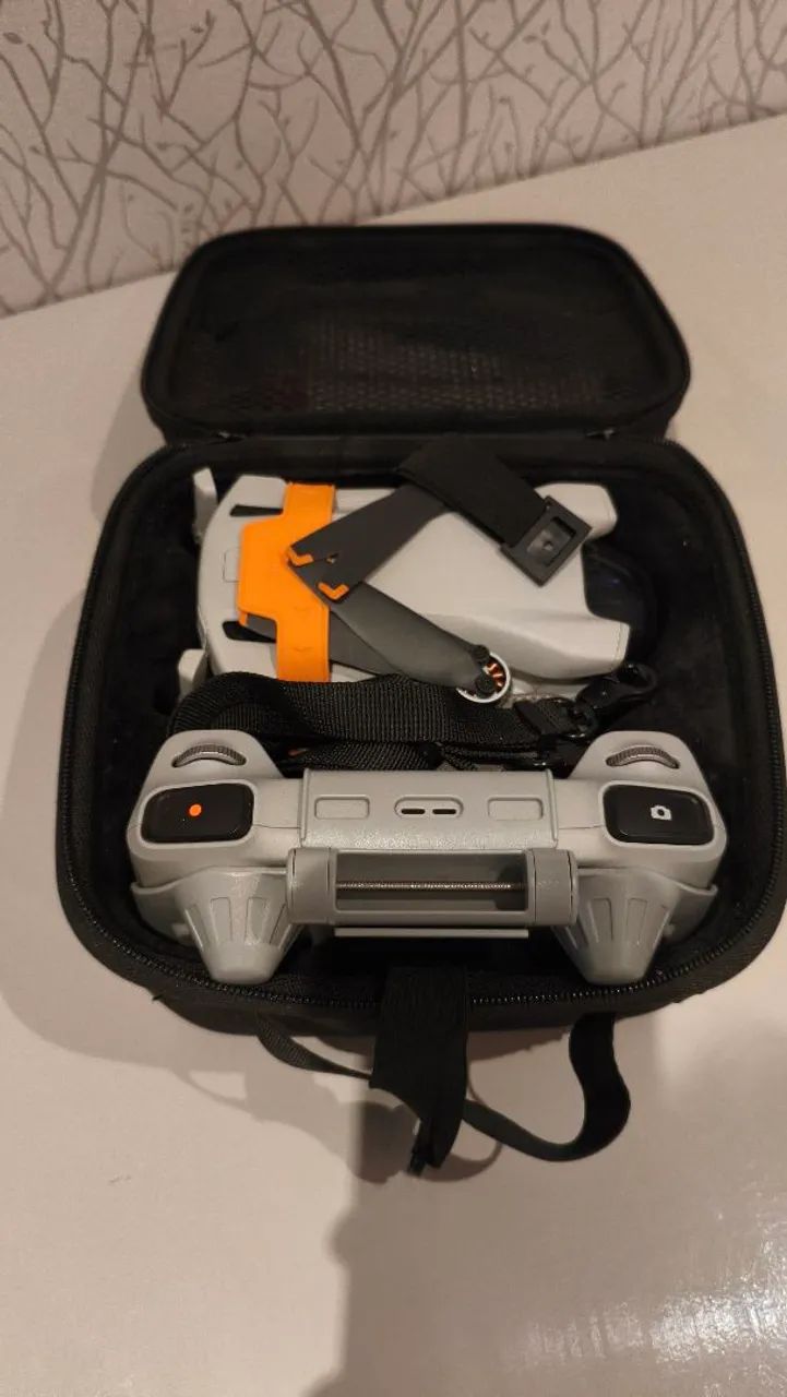 DJI mini 3 RC com Tela - kit com 2 baterias, case, protetor do controle, hélices reservas  - Foto 3