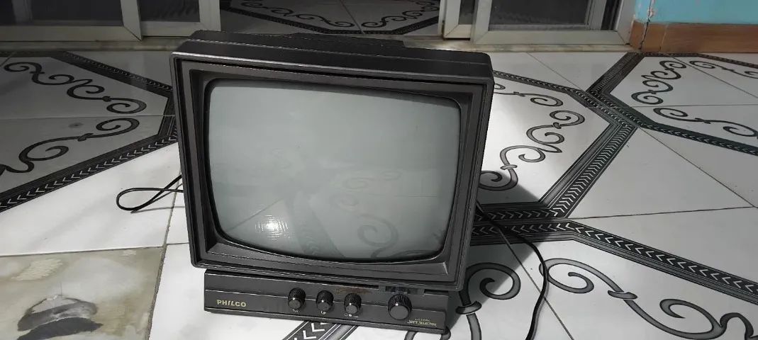 tv antiga funcionando