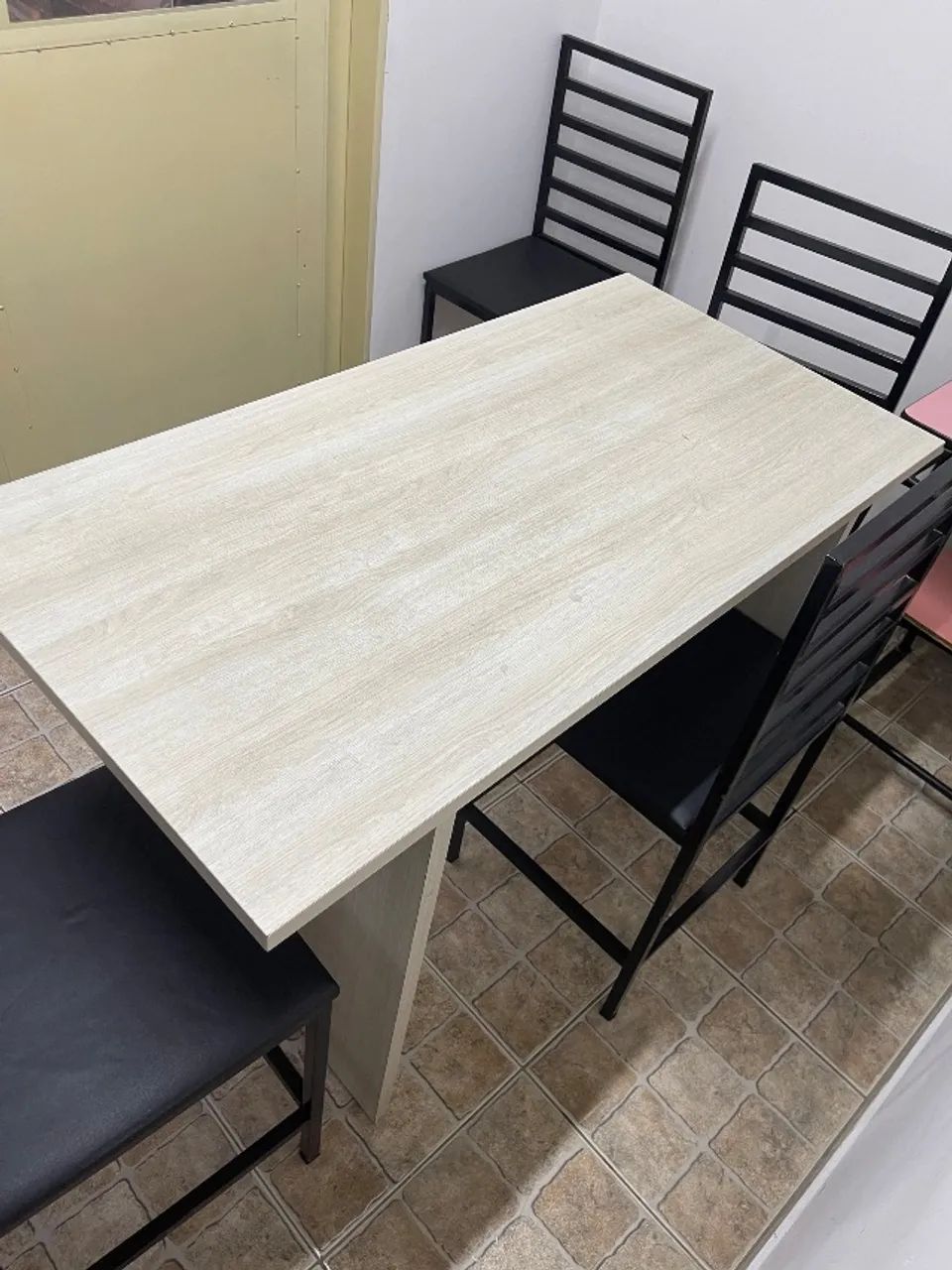 Mesa pequena para 4 cadeiras - Foto 2