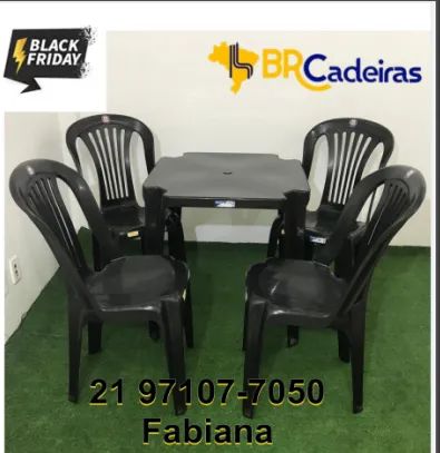 Mesa com cadeiras resistentes 