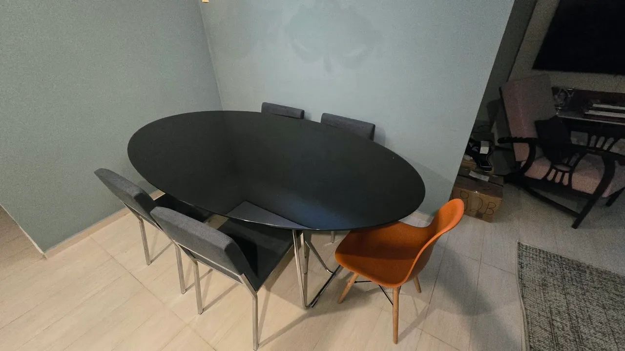 Mesa de Jantar Oval Vidro Preto 2,18m + 6 cadeiras - Foto 2
