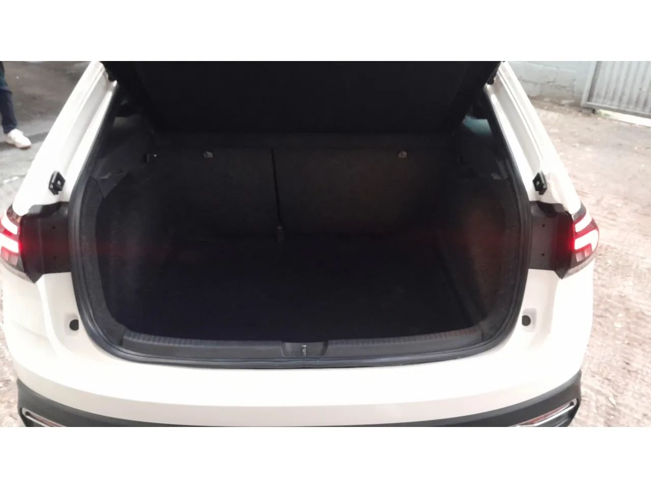 Volkswagen Nivus Highline 1.0 200 TSI Flex Aut., foto 14 de 16