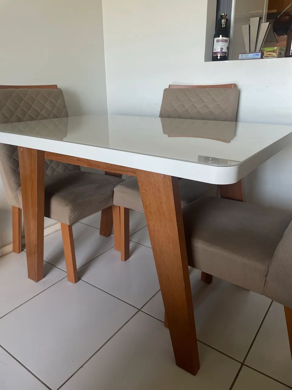 Mesa com 4 cadeiras  - Foto 3