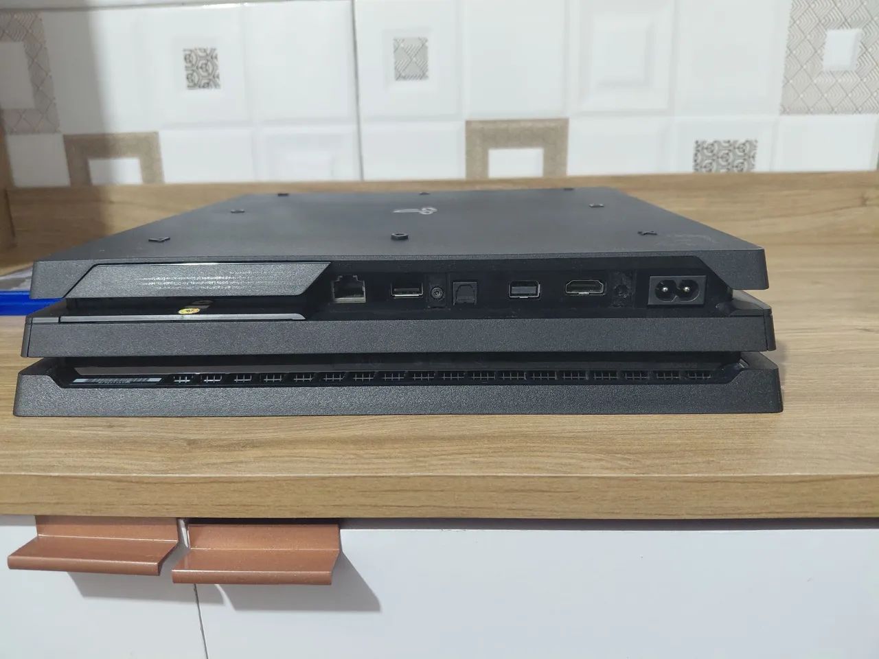PS4 PRO DESBLOQUEADO Dualshock 4 em perfeito estado  - Foto 3