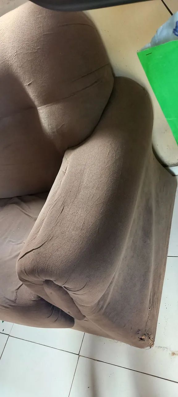 Sofa 3 lugares precisa de reformas  - Foto 4