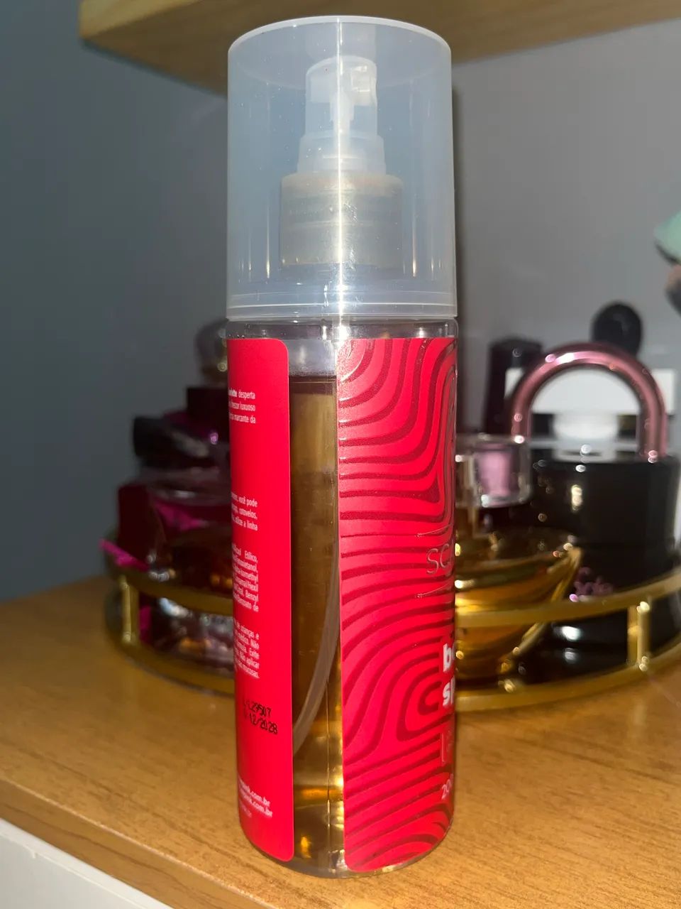 Body splash scarlette da wepink, usado pouco e sem a caixa do produto. - Foto 2