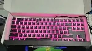 Teclado Avro Pro tKL Switch red Teclas Pudim
