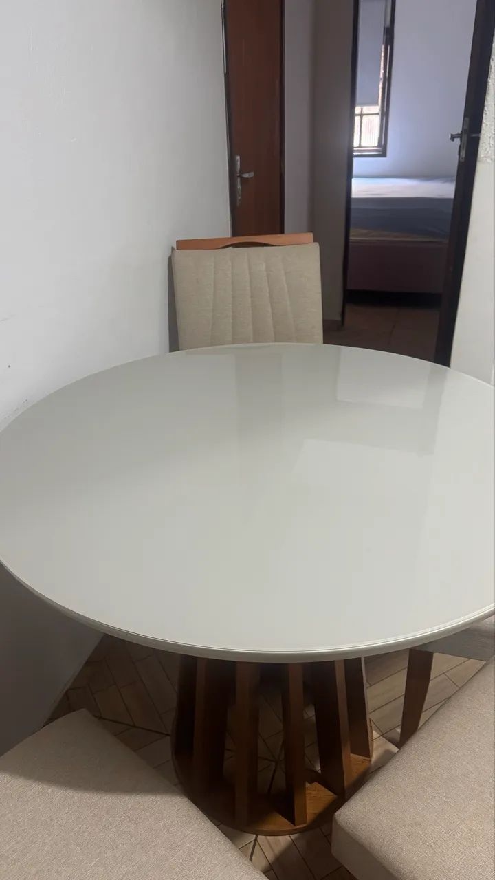 Mesa com tampa de vidro e 4 cadeiras - Foto 3