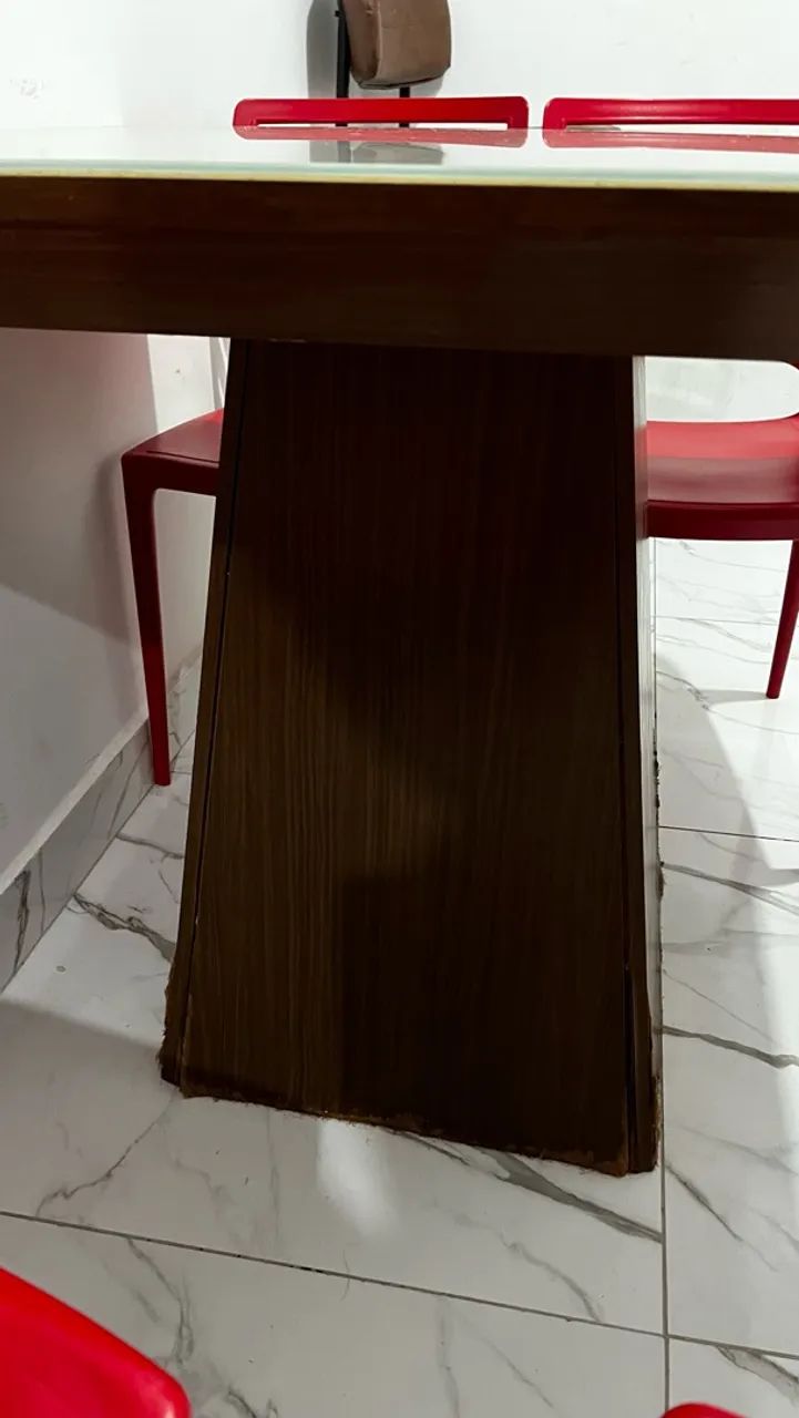 Vendo mesa 4 lugares com marca de uso  - Foto 2
