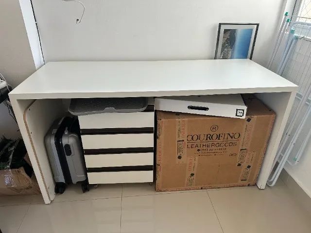 Mesa e gaveteiro de escritório 