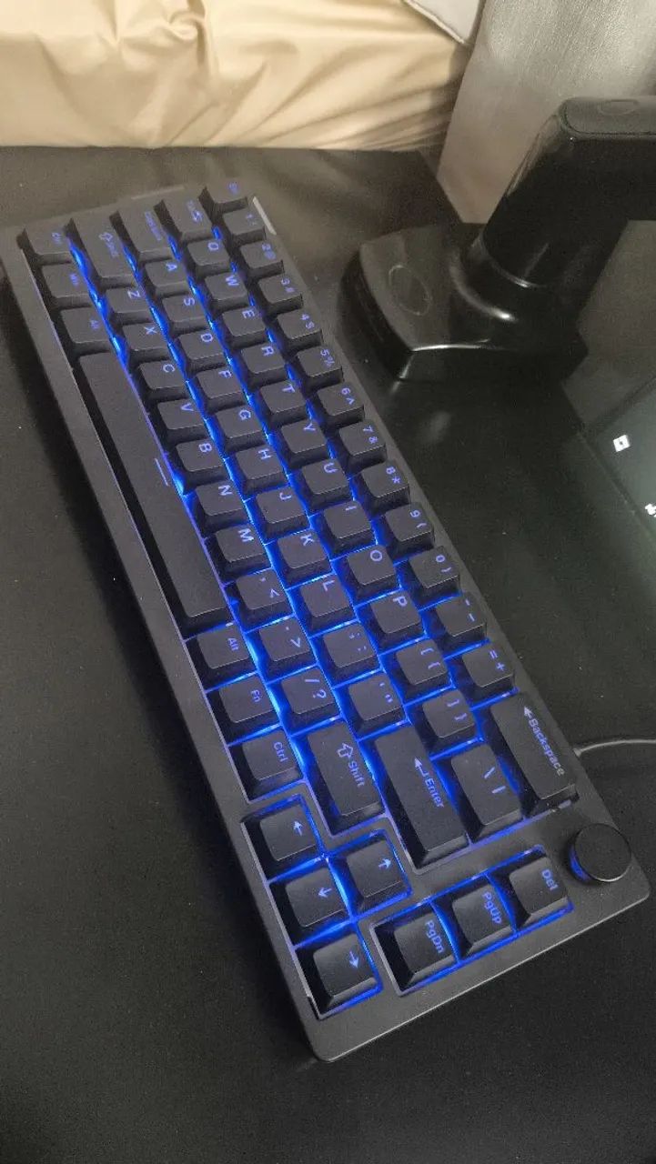 Teclado mecânico 65% furycube v68, 1 mês e meio de uso, - Foto 4