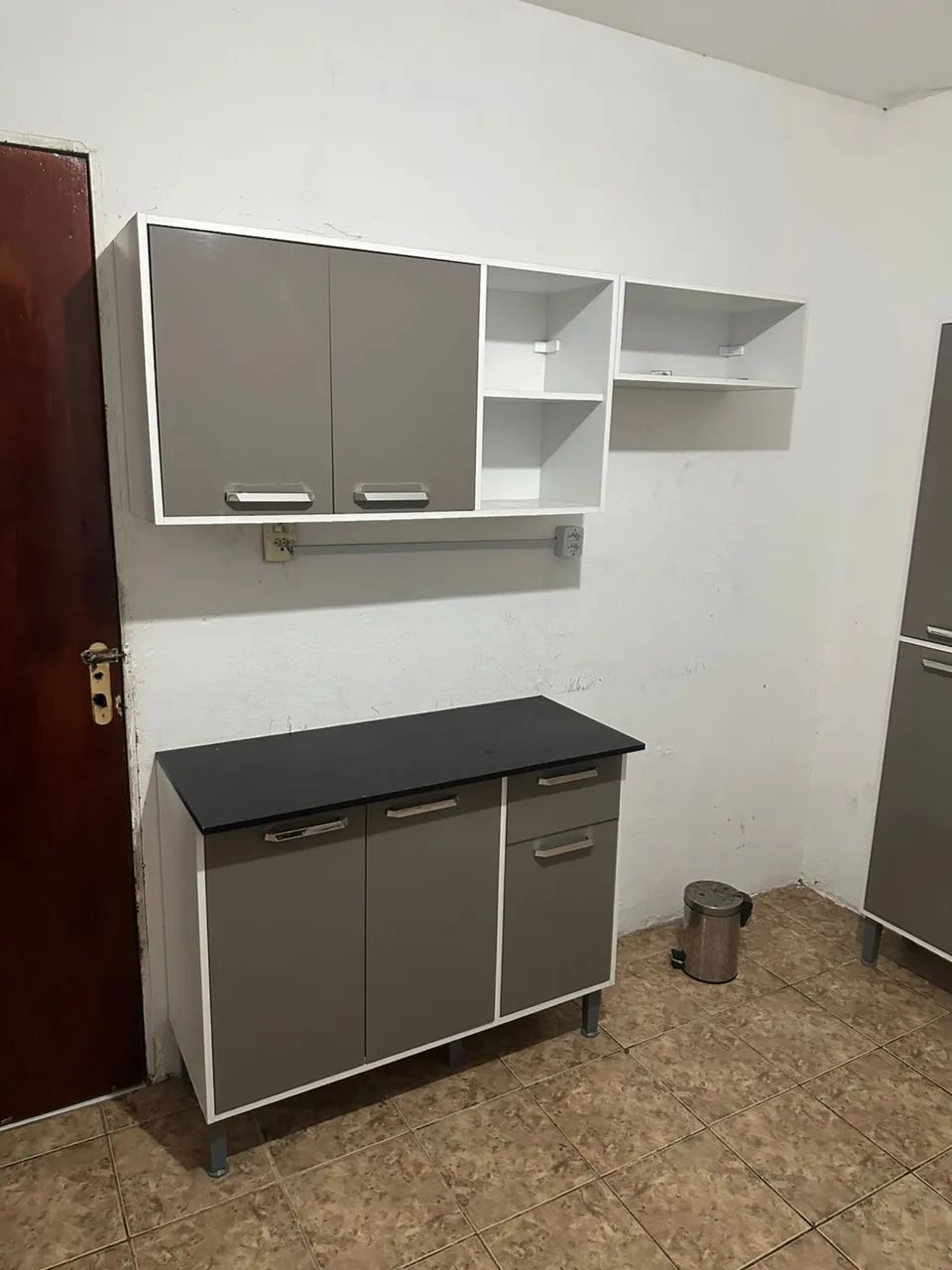 VENDO ARMÁRIO E SOFÁ 