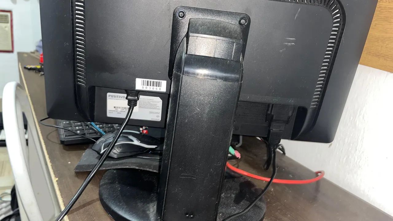 MONITOR GIRATÓRIO AJUSTAVEL HDMI 19 polegadas - Foto 2