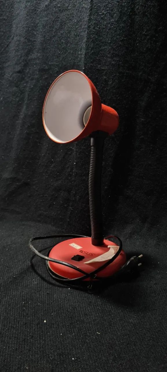Luminária de mesa articulável 