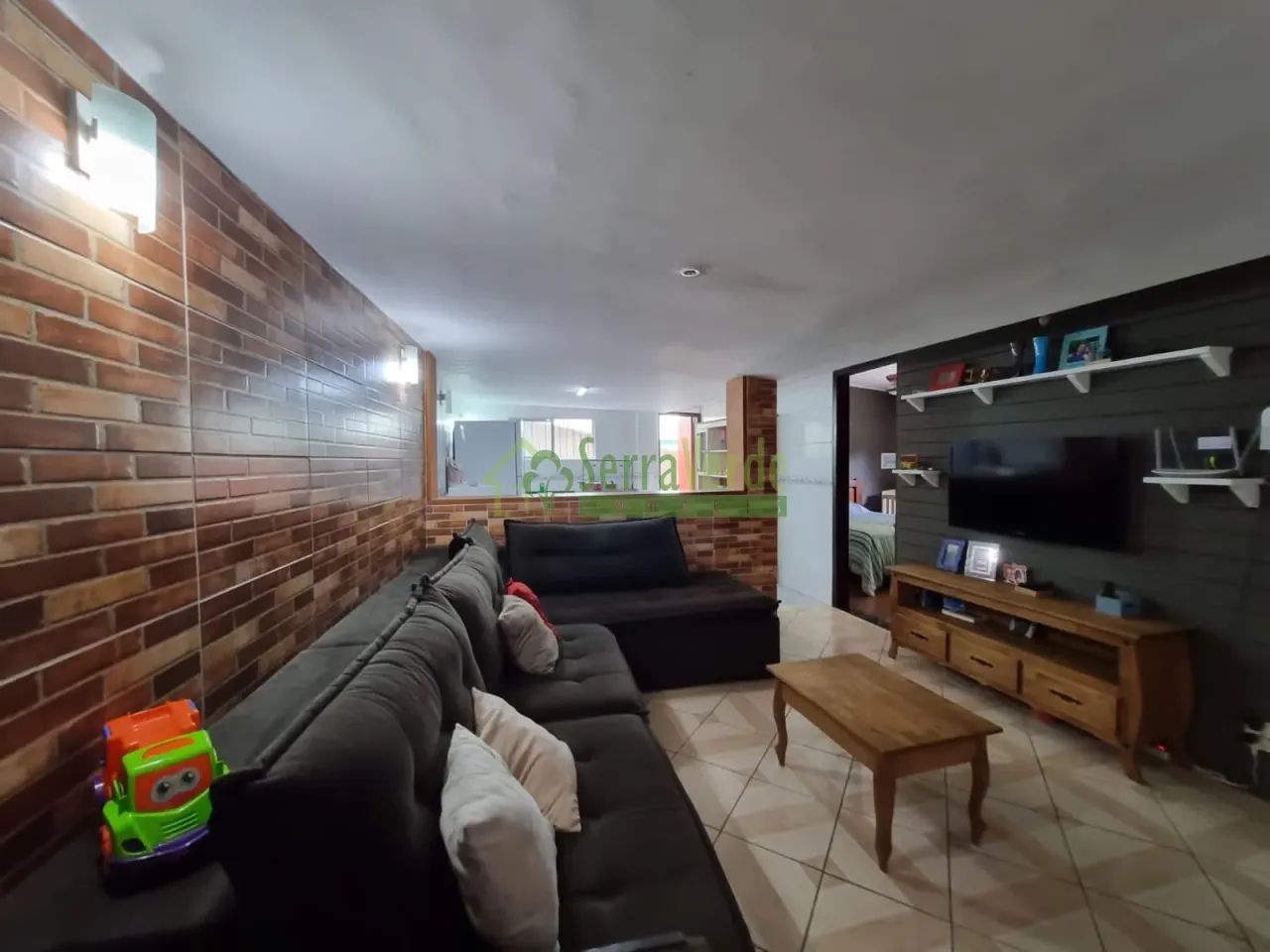 NOGUEIRA (EXCELENTE IMÓVEL COMERCIAL COM 3 CASAS E 3 LOJAS)