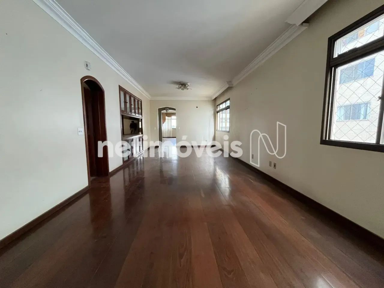 Apartamento à venda com 300m²;, 4 quartos e 3 vagas.