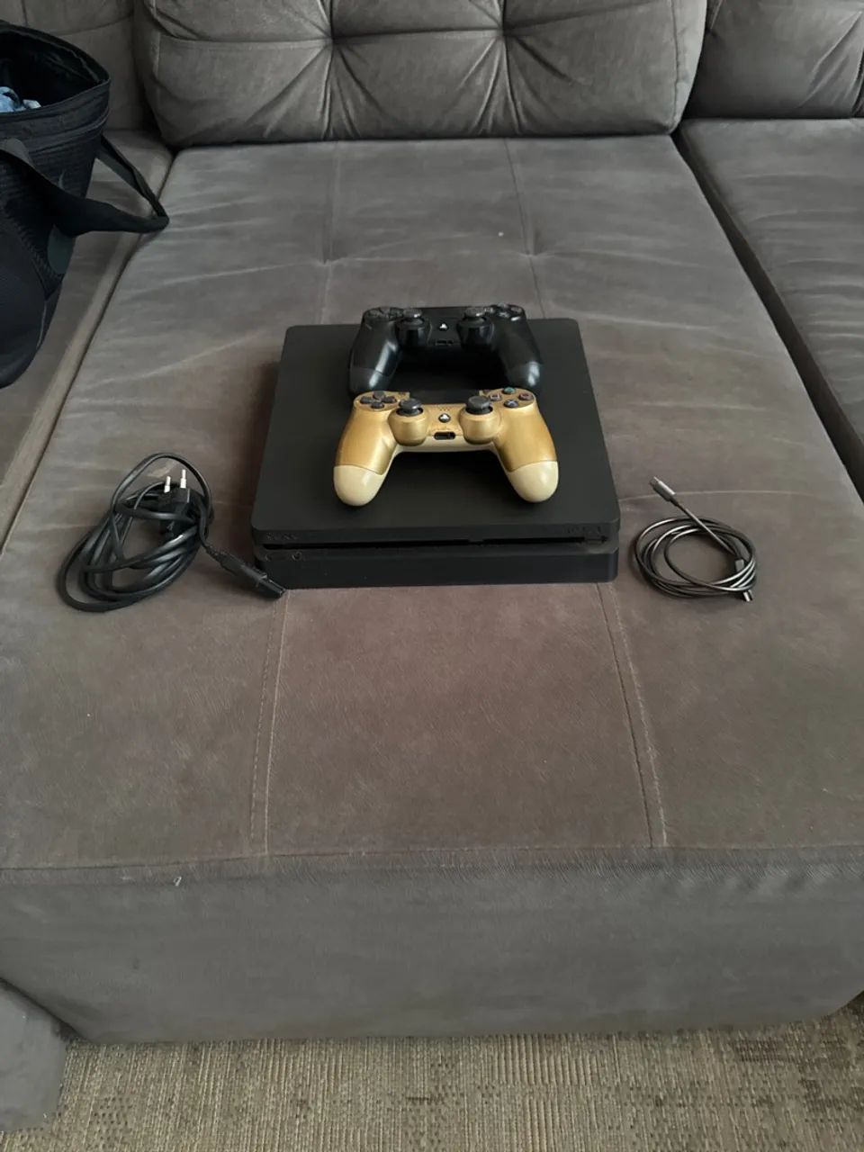 PlayStation 4 slim 