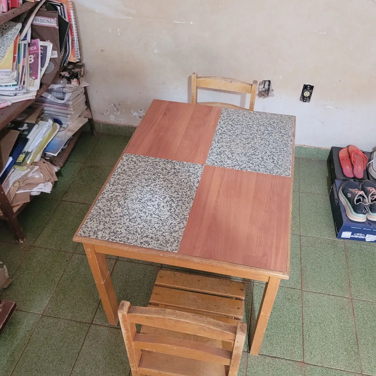 Mesinha Infantil de Madeira + 2 Cadeirinhas