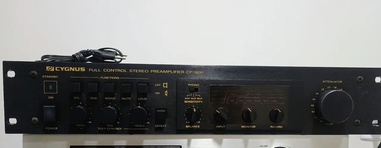 Pré amplificador CP1800 