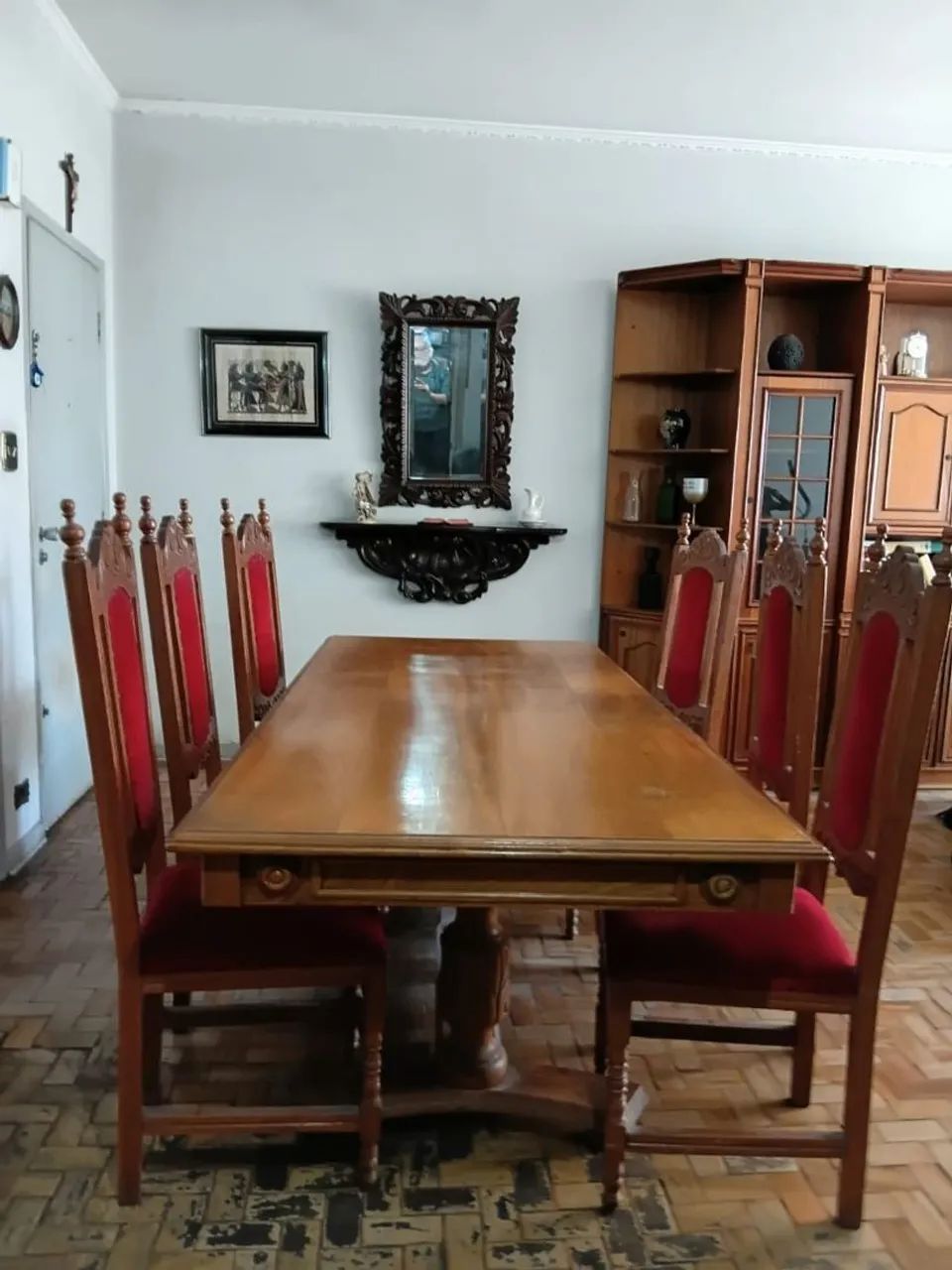 Mesa para sala de jantar com cadeiras, em cerejeira maciça 
