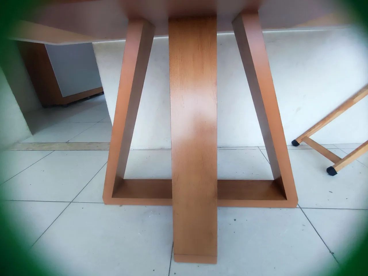 Vende-se mesa de jantar 1,80m comprimento.