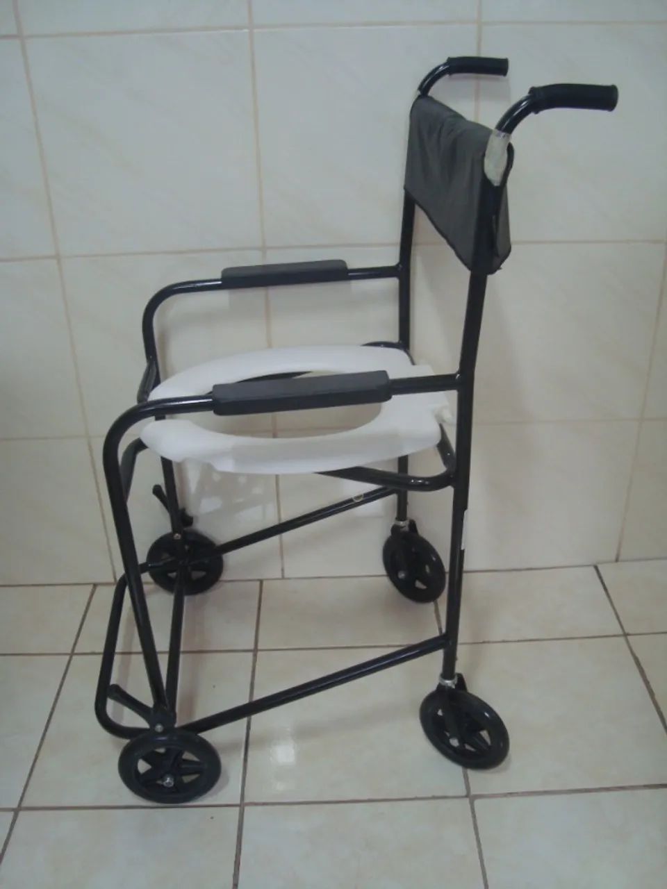 Cadeira de banho Simples (NOVA) - Foto 3