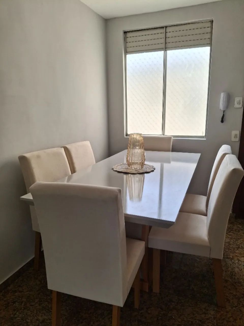 Mesa de jantar retangular com 6 lugares! Na cor bege , e esta nova! - Foto 5