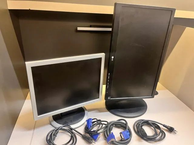 Kit 2 Monitores LG 19,5" + Positivo 15" com cabos - R$ 150 - Foto 2