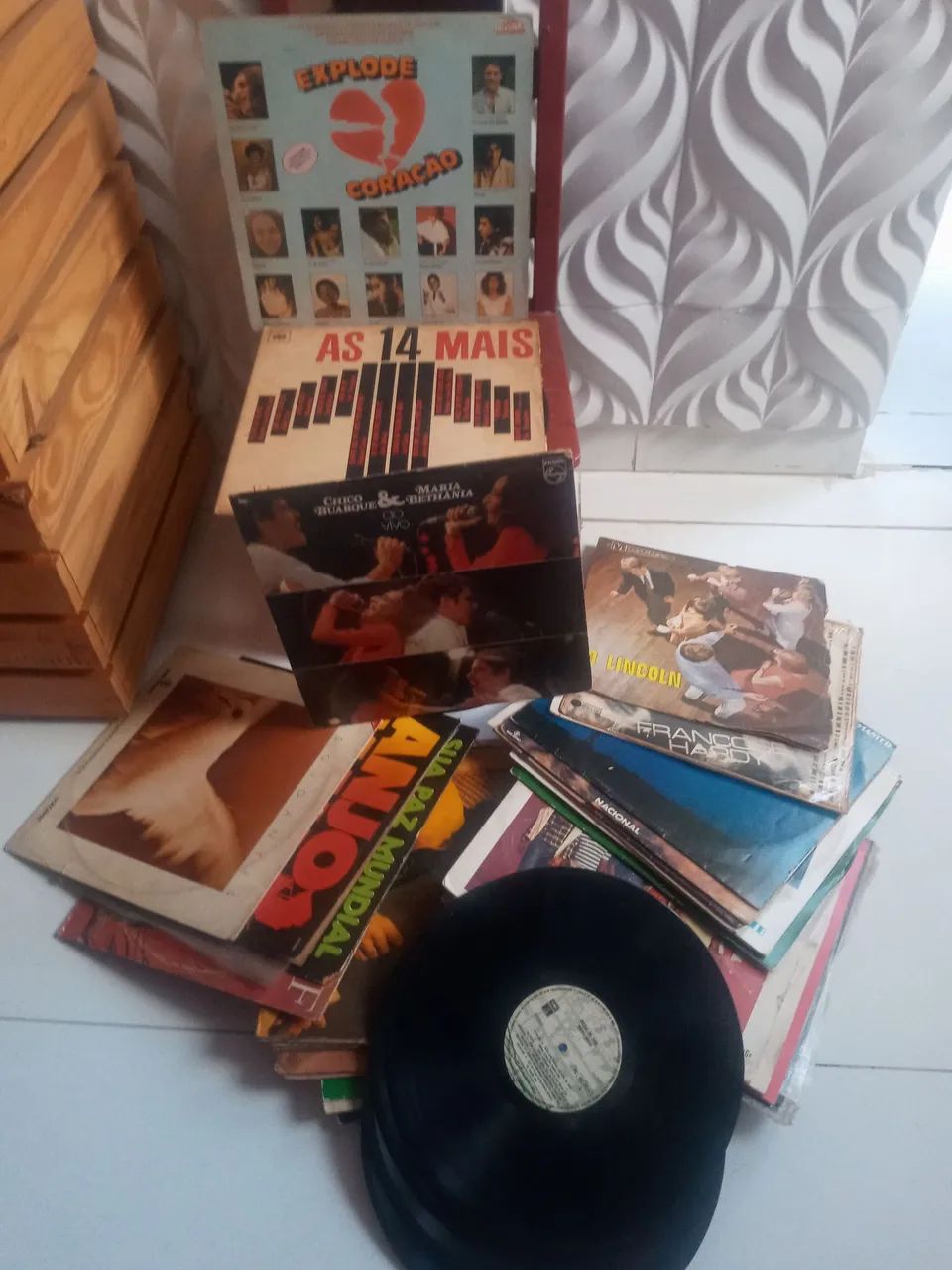 Disco venil antigo 40 Elipes.  Valor 150 aceito proposta de troca.
