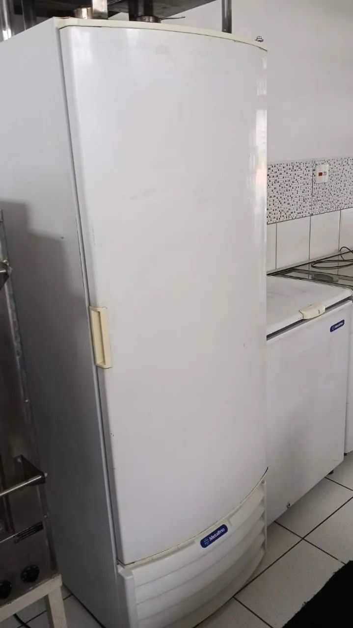 Freezer vertical congelador metalfrio 220v 