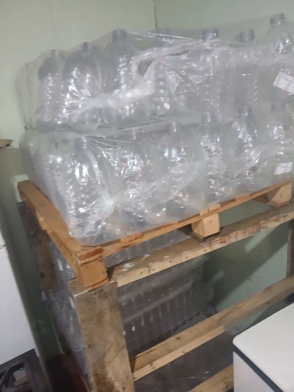 Vendo Garrafas de 500ML e de 5 Litros com Tampas - Foto 2