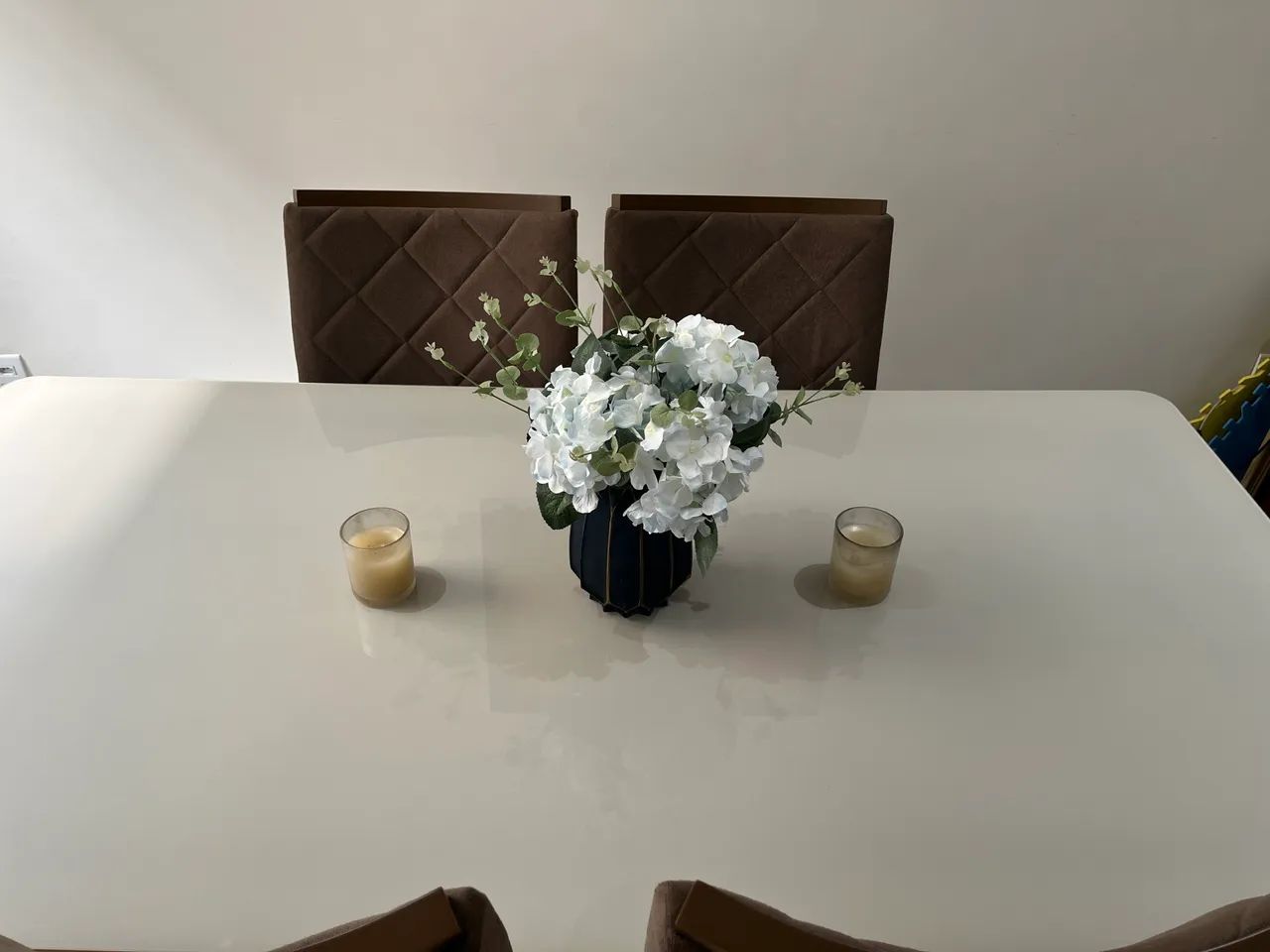 Vendo mesa de tampo de vidro com 6 cadeiras acolchoadas  - Foto 5