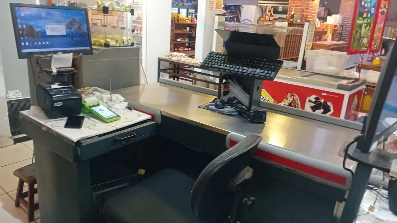 Caixa de mercadinho com esteira super conservada - Foto 2